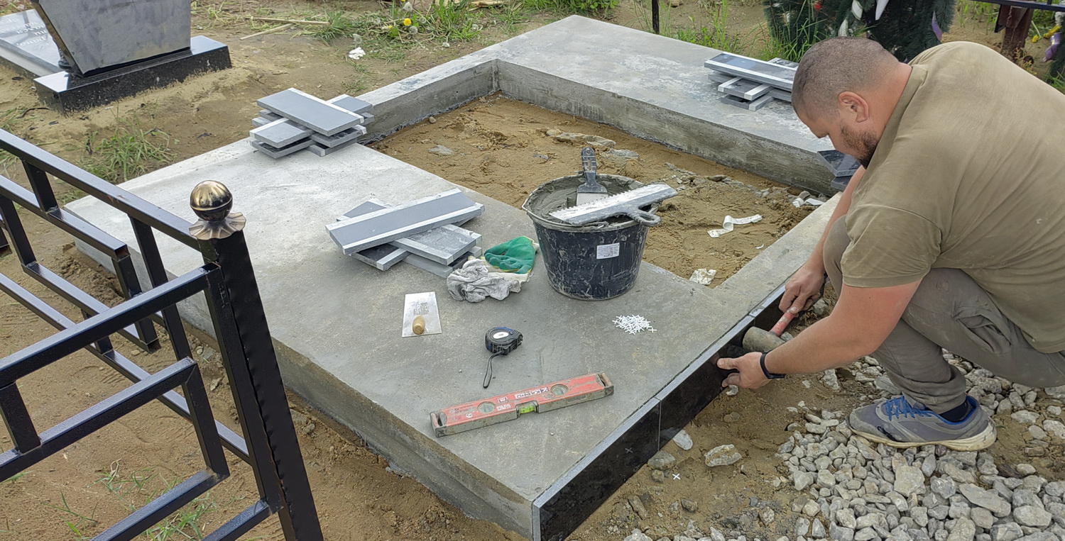 Установка памятника (надгробия, стелы, цветника)